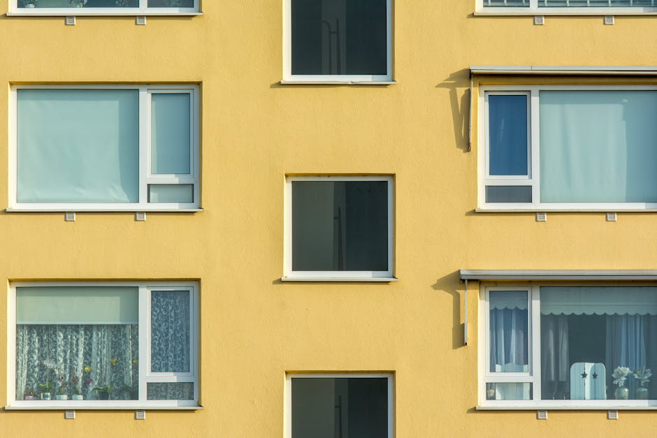 Vue aérienne d'un quartier résidentiel avec appartements à louer à Roanne